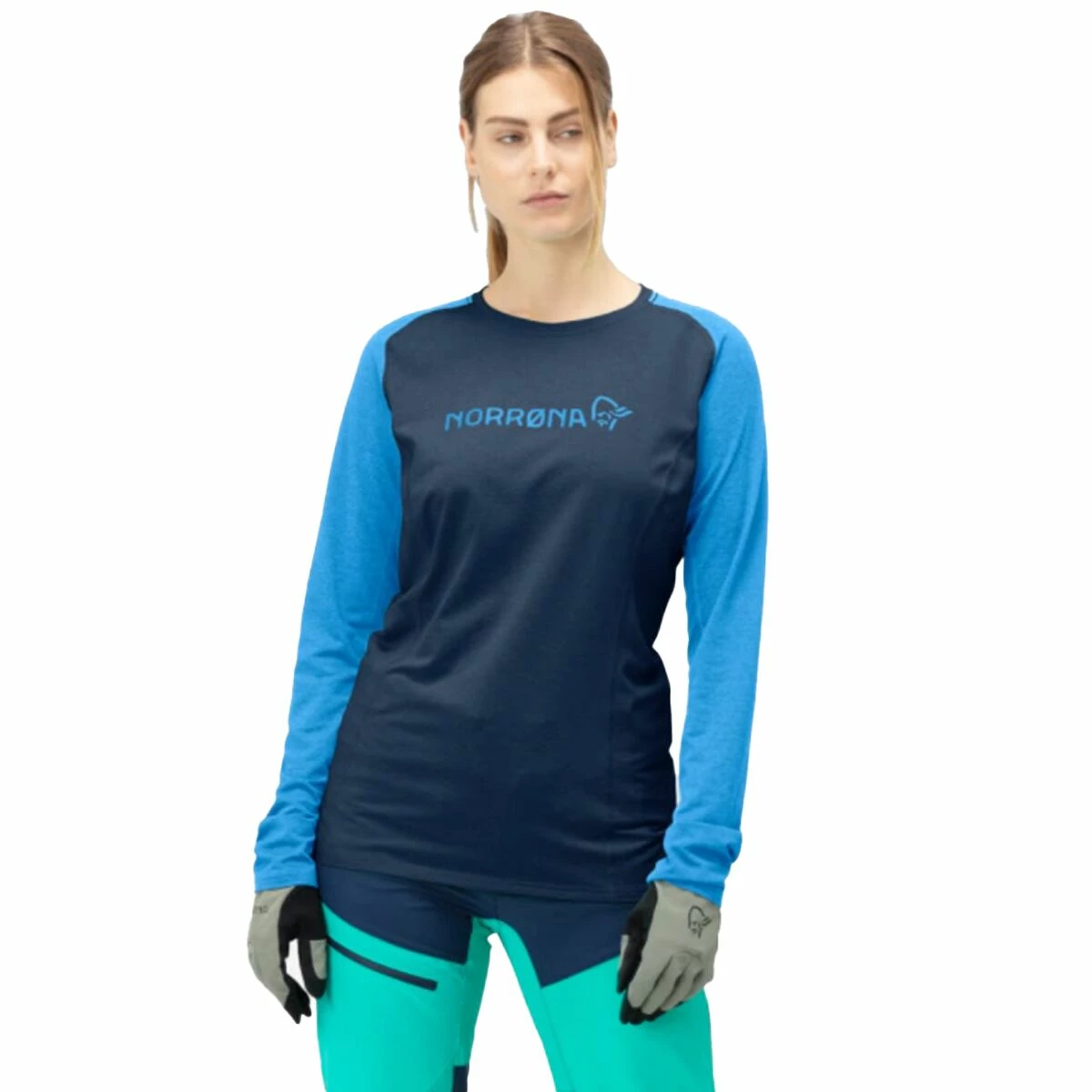 Norrona Fjora Equaliser Lightweight Long Sleeve Jersey Women's 2 Norrona Fjora Equaliser Lightweight Long Sleeve Jersey Women's - Image 2